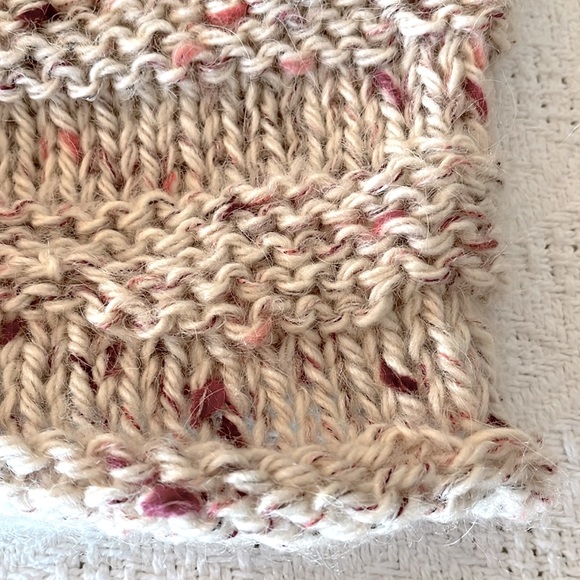 🩷🆕 Hand Knit Cowl - Picture 3 of 3